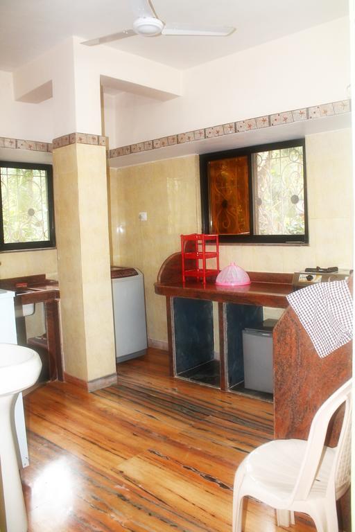 White Pearl Guest House Морджим Номер фото